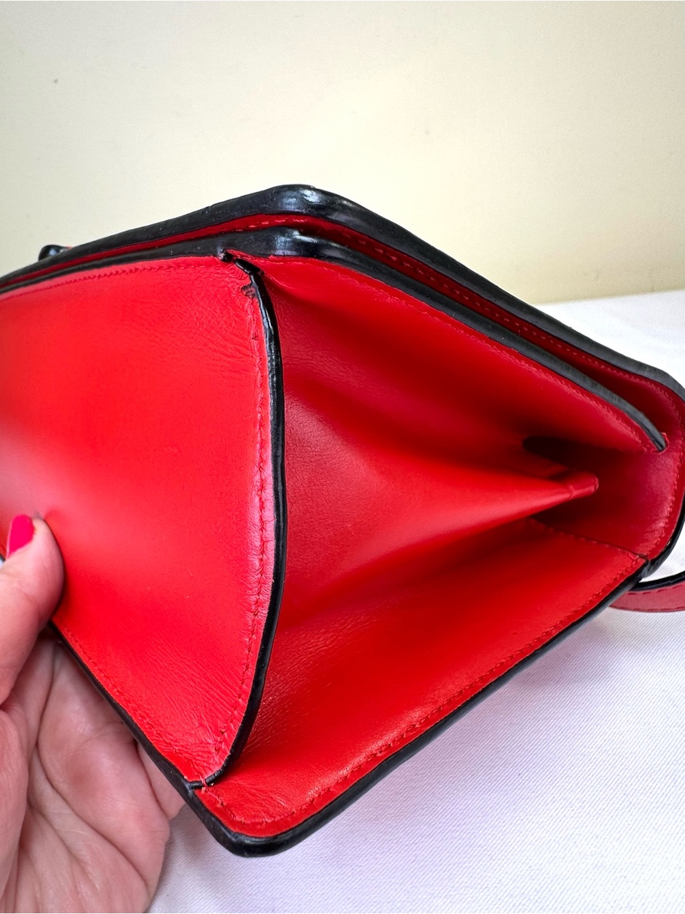 Loewe Barcelona Red Leather Iconic Triangular Fastening Shoulder/Crossbody COA - Picture 13 of 17